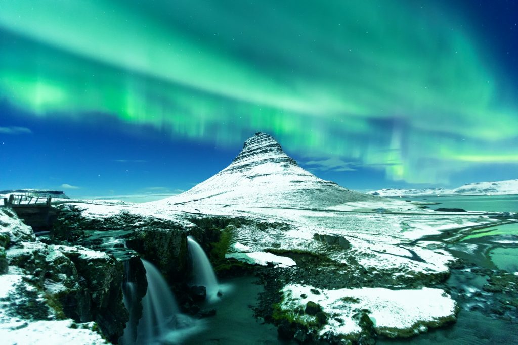 What is Iceland famous for Aurora Borealis